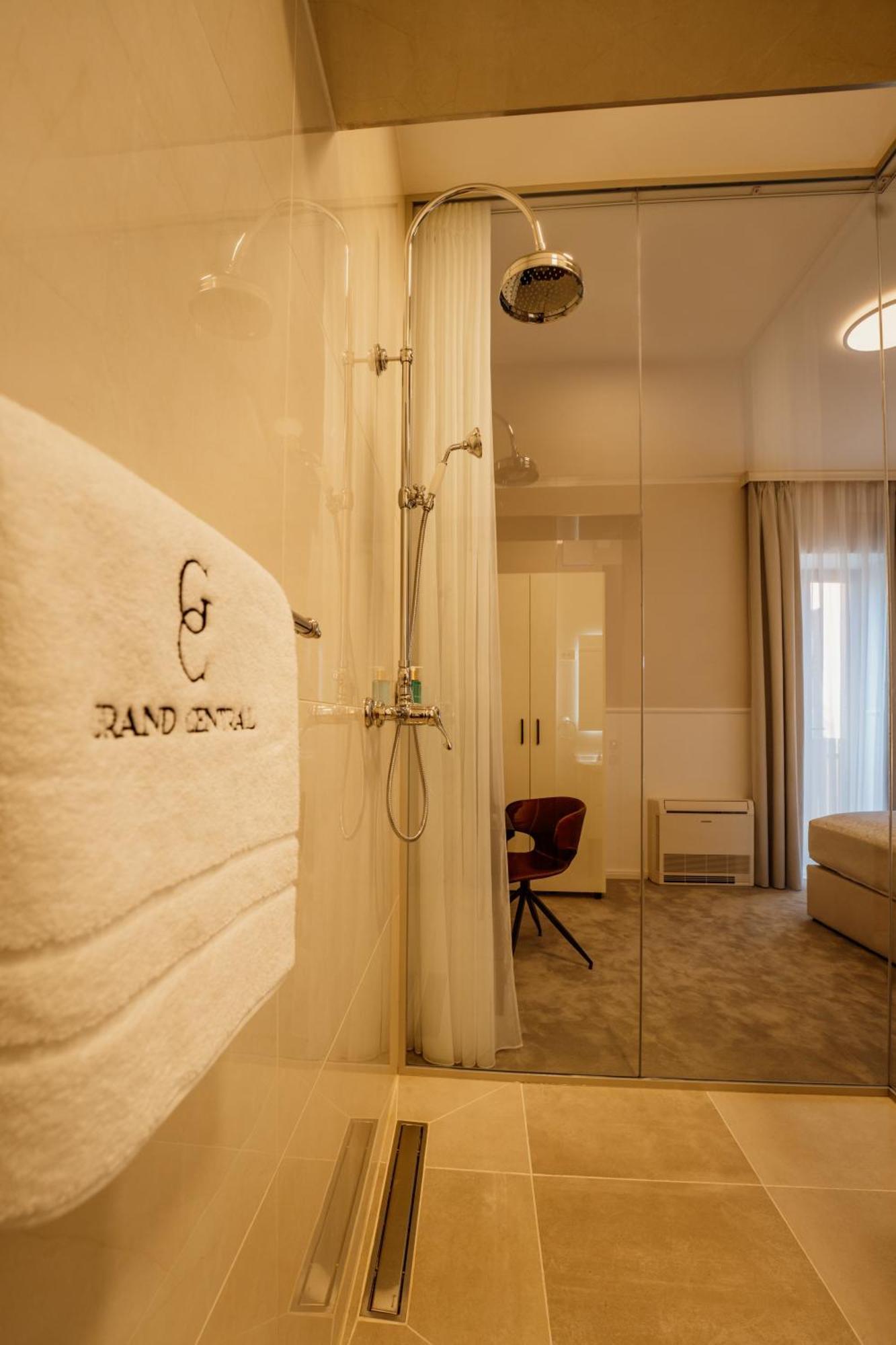 Grand Central Ljutomer ภายนอก รูปภาพ